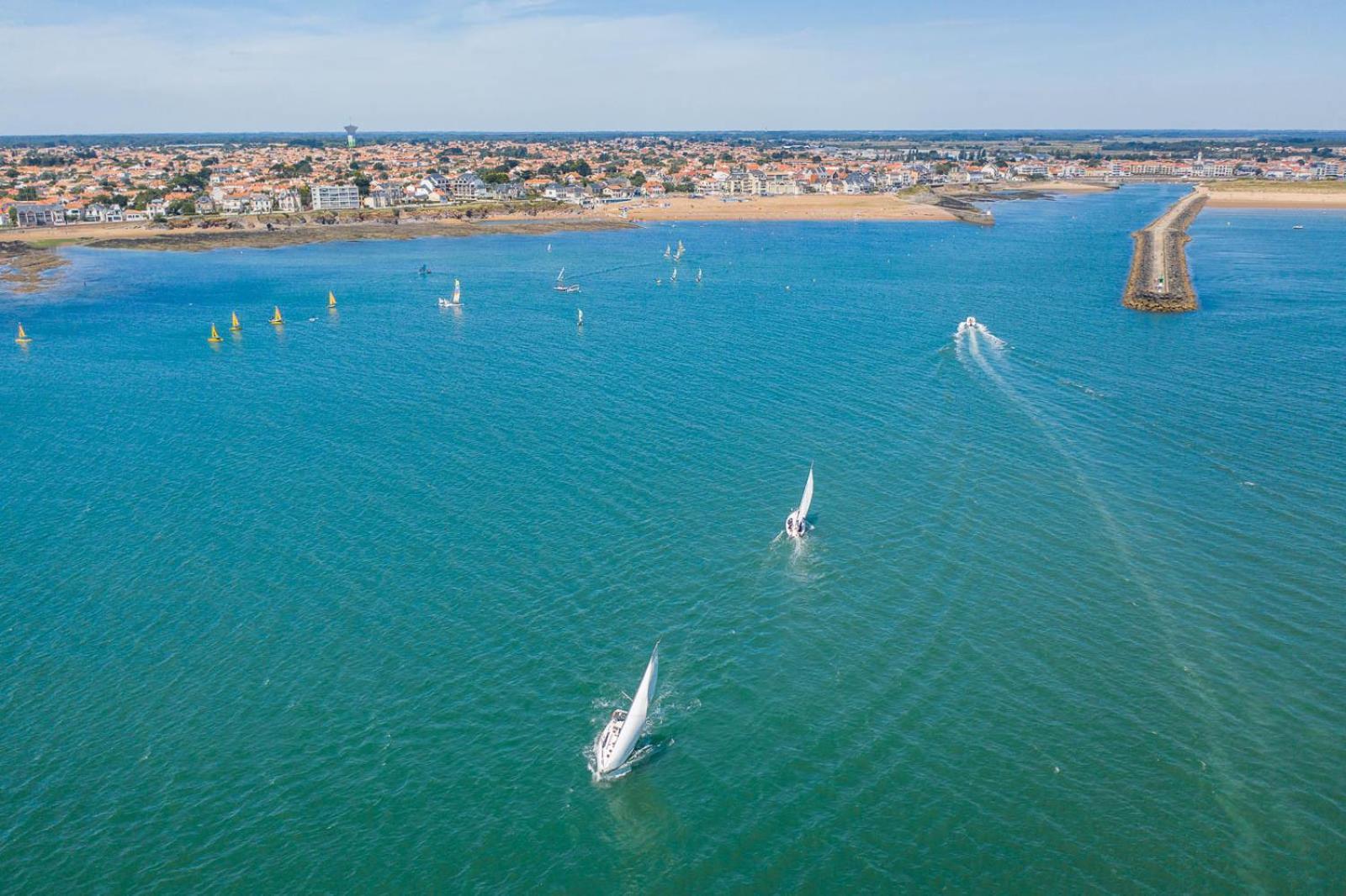 Le Bateau Ivre 50 M De La Plage Saint Gilles Croix de vie Exterior foto